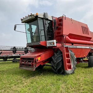 Massey Ferguson 38RS combine + maaibord