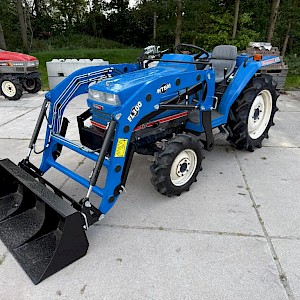 Iseki TA247 met voorlader