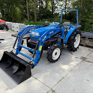 Iseki TA247 met voorlader (2)
