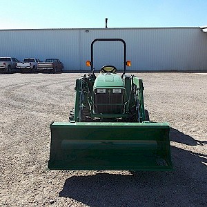 John Deere 3038E