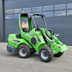 Avant 528 TDL+ mini-shovel