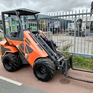 Cast 33 TLS minishovel mini loader giant avant 1400kg