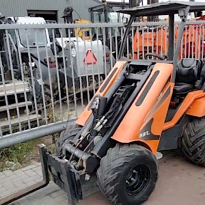 Cast 33 TLX, bj 2022, 741 uur