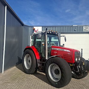 Massey Ferguson 5445 DYNA-4