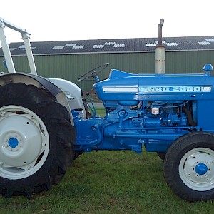 Nette originele Ford 2000 met slechts 2955 eerlijke originele draaiuren!