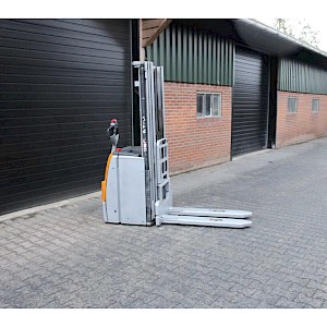 Still exv16 stapelaar nieuwe accu elektrische triplex freelift