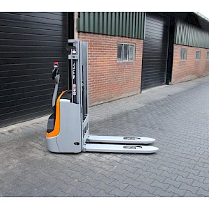 Still EXV10 stapelaar elektrische met freeilift