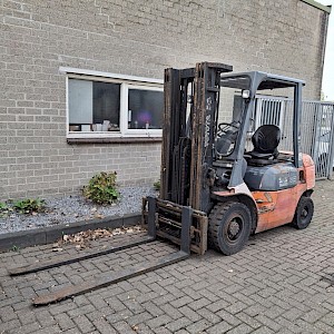 TOYOTA 7 FDF25 Diesel heftruck Shift TRIPLO Vorkversteller