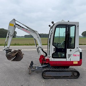 Takeuchi TB016 minigraver