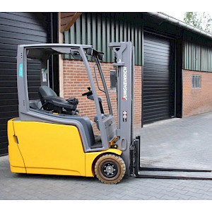 Jungheinrich EFG216 heftruck elektrische triplex freelift sideshift