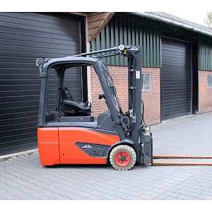 Linde E16 heftruck elektrische triplex sideshift lepelversteling