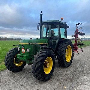 John Deere 2140