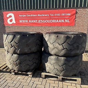 4 banden 560x60x22.5 wheel