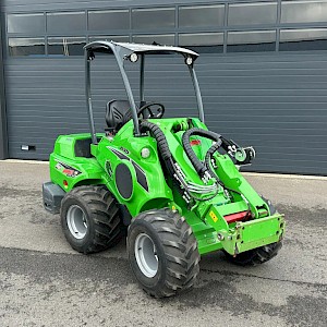 Avant 635i mini-shovel