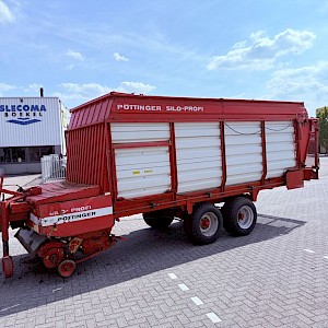 Pottinger SW102 Opraapwagen