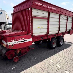 Pottinger SW102 Opraapwagen