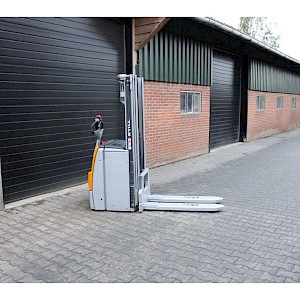 Still EXV14 stapelaar elektrische triplex freelift