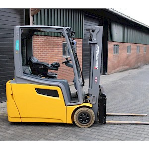 Jungheinrich EFG216 heftruck elektrische lepelversteling triplex sideshift