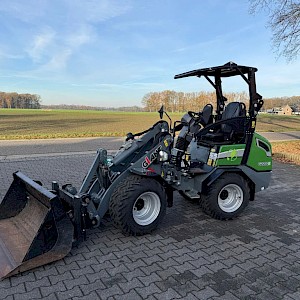 Giant G2200E X-TRA shovel 520AH !