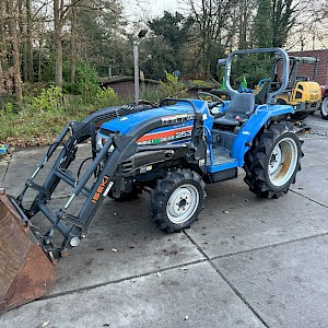Iseki Geas 253 met voorlader
