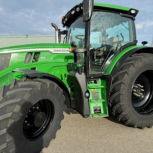 John Deere 6R165