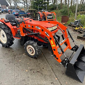 Kubota L1-235 met voorlader