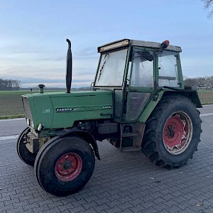 Fendt 305 LS tractor