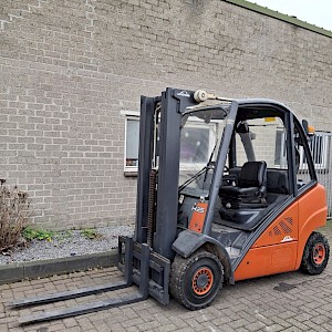 LINDE H25D-01 Diesel Heftruck Triplo 4,7 m (BJ 2010)