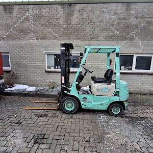 MITSUBISHI FD15 1,5 tons Diesel Heftruck FREELIFT TRIPLO