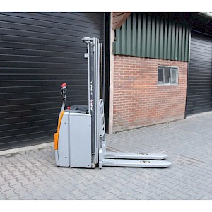 Still exv16 stapelaar nieuwe accu elektrische triplex freelift