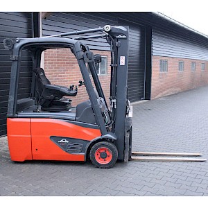 Linde E16 heftruck elektrische triplex sideshift lepelverstelling