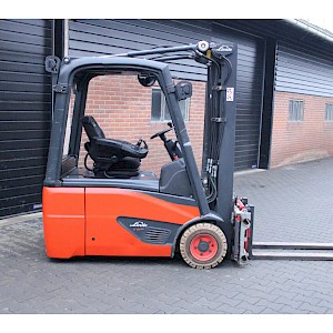 Linde E16 heftruck elektrische triplex lepelverstelling sideshift