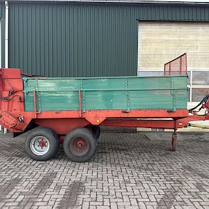 Meststrooier manure spreader