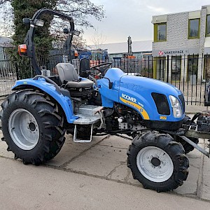 New Holland Boomer 3045  compact trekker tractor