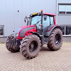 Valtra N121 Hitech 50km, geveerd, Fronthef