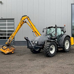 Valtra T182 Direct met maaiarm