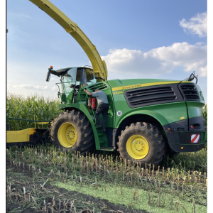 John Deere 8600 including new corn cracker