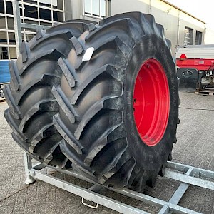 Michelin 650/75 R32 banden op velg