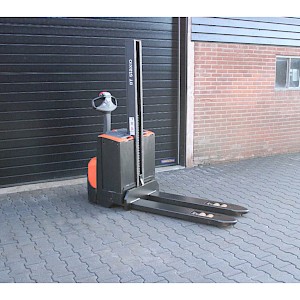 Toyota SWE080L stapelaar elektrische met pompwagen functie