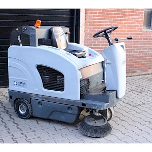 Nilfisk SE4000B veegmachine elektrische hooglosser