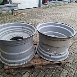 Massey Ferguson VELGEN 28X20 INCH