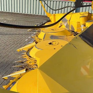 New Holland FR500 Forager + FIE450 Mais Header