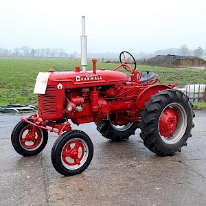 Farmall Oldtimer tractor Farmall Mc Cormick Super A