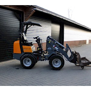 Giant D332SWT mini shovel met bak en vork