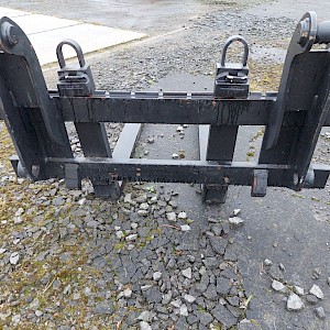 Degelijke Palletvork met ophanging en verstelbare lepels. Nieuwstaat!