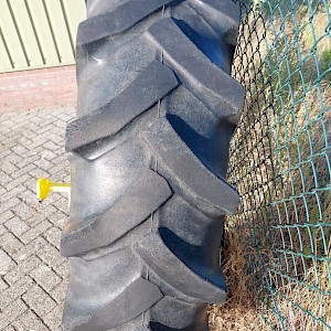 Zeer nette set Dubbellucht wielen 3 ster Molcon met goede banden 13.6-38