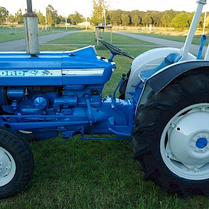 Nette originele Ford 2000 met slechts 2955 draaiuren