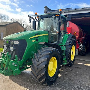 John Deere 7830