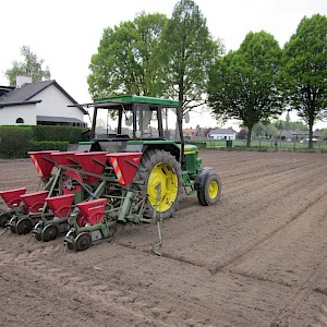 Zeer nette en degelijke Nodet-Gougis maïszaaimachine 4 rijen