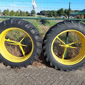 Zeer nette set Dubbellucht wielen met goede banden 13.6-38